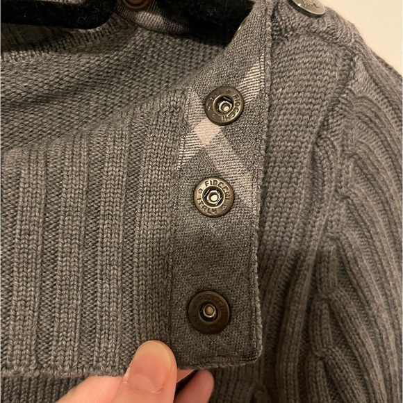 Vintage Burberry Turtleneck - Picture 4 of 4